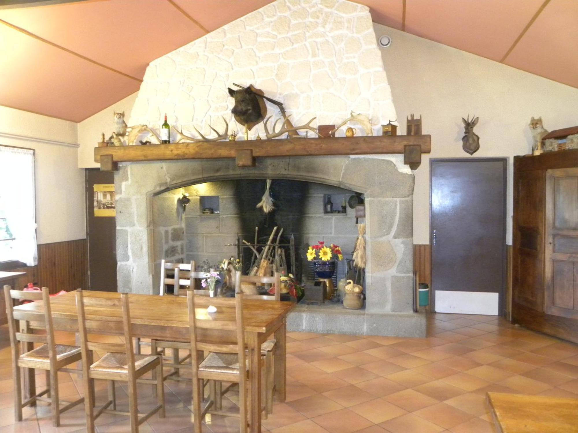 Auberge Les Volpilieres Ruynes-en-Margeride Exteriör bild
